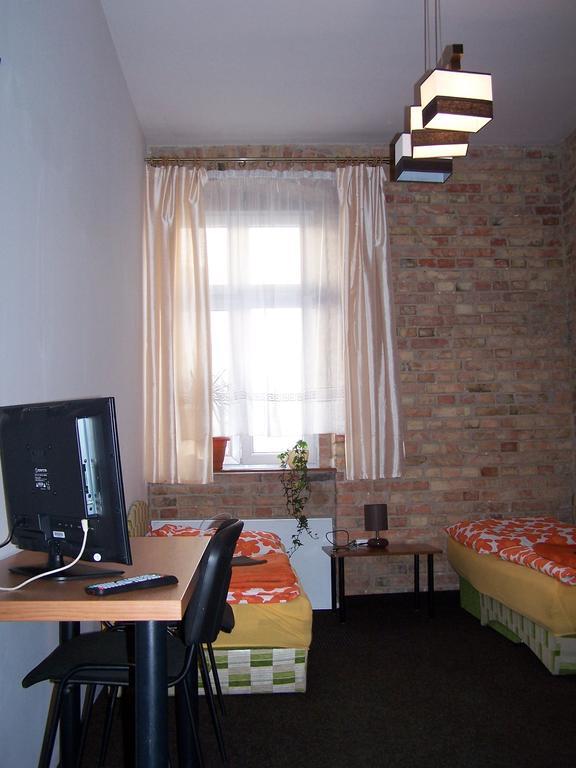 Film Hostel Познань Экстерьер фото