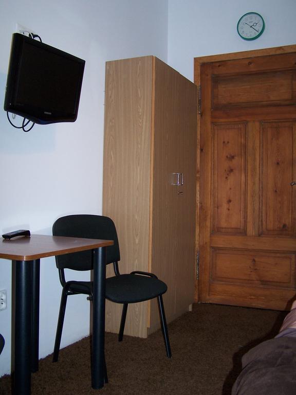 Film Hostel Познань Экстерьер фото