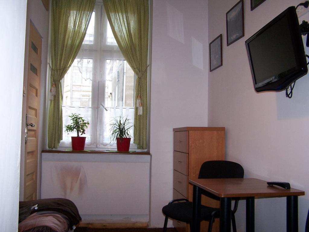 Film Hostel Познань Экстерьер фото