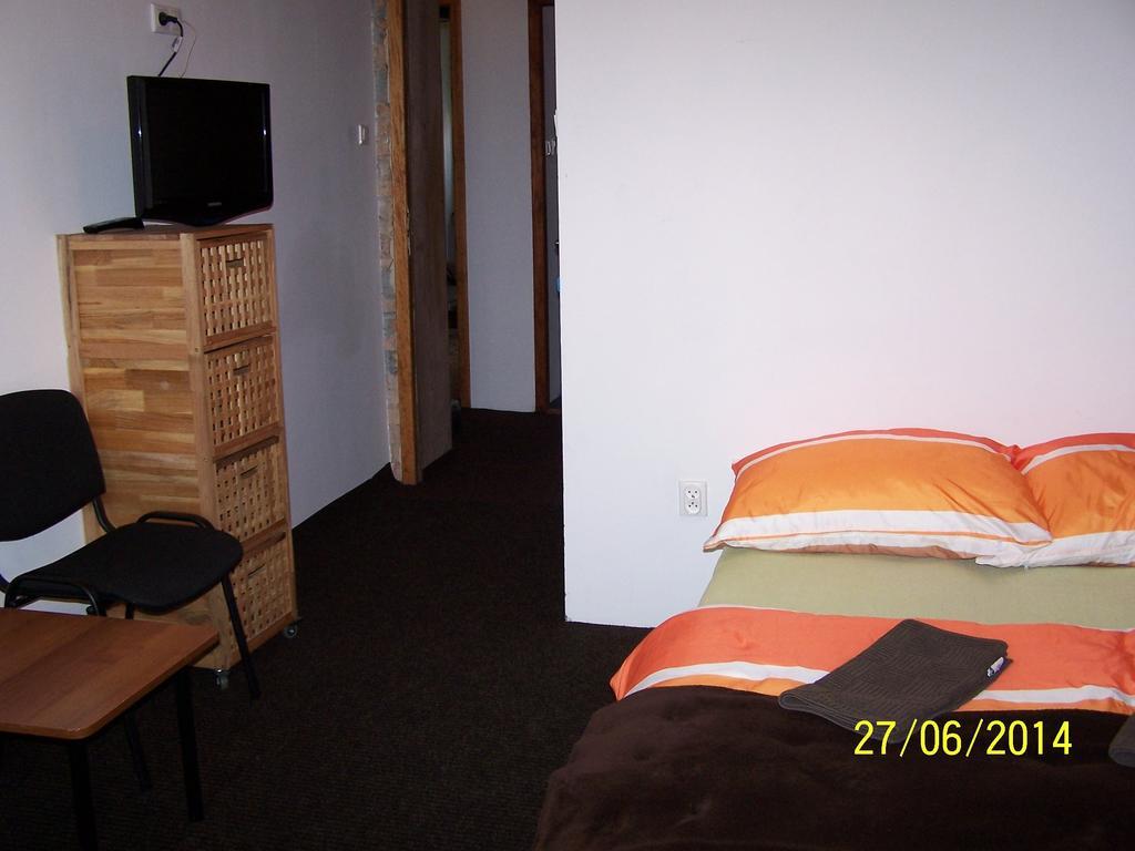 Film Hostel Познань Экстерьер фото