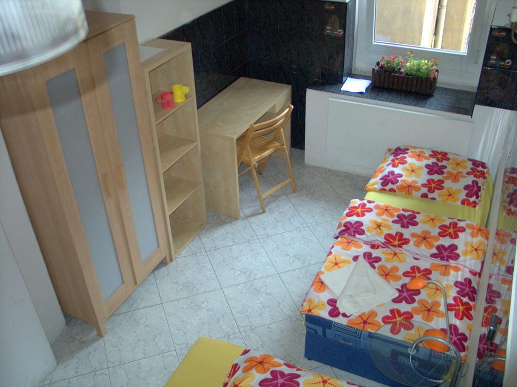 Film Hostel Познань Экстерьер фото