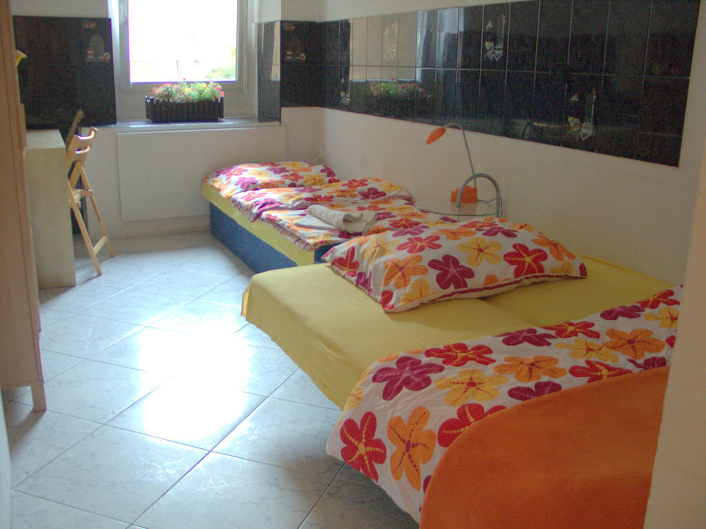 Film Hostel Познань Экстерьер фото